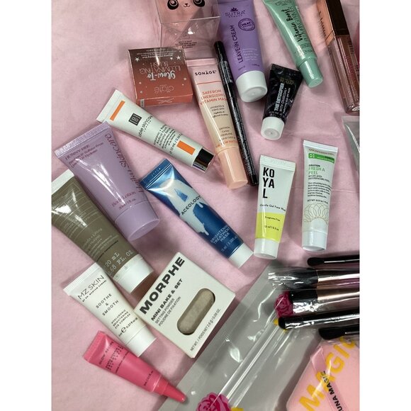 Luxury Cosmetics & Tools Lot With Brushes Sponges Skincare & Makeup products new - Picture 2 of 4